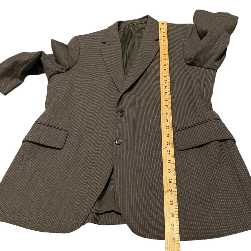 MENS Gray multicolored pinstriped sports jacket. Size 42R. 100% virgin‎ wool.